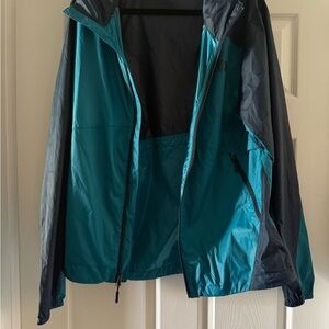 NWOT - The North Face Navy and Black Rain Jacket